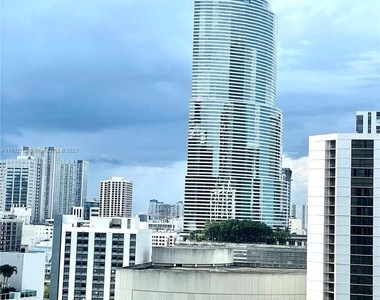 500 Brickell Ave - Photo Thumbnail 21