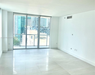 500 Brickell Ave - Photo Thumbnail 13