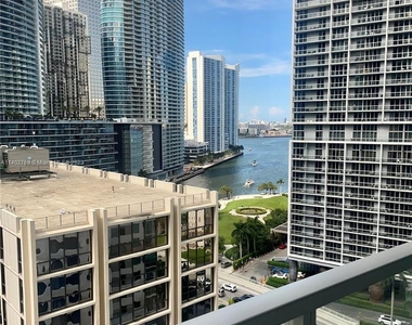 500 Brickell Ave - Photo Thumbnail 20