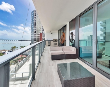 1451 Brickell Ave - Photo Thumbnail 1