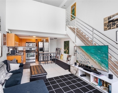 6362 Collins Ave - Photo Thumbnail 4