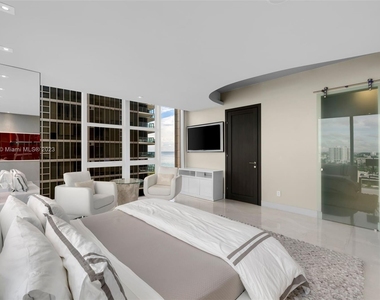 9701 Collins Ave - Photo Thumbnail 5