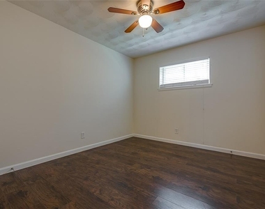 5124 Live Oak Street - Photo Thumbnail 4