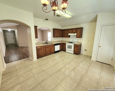 5407 Tomas Circle - Photo Thumbnail 3