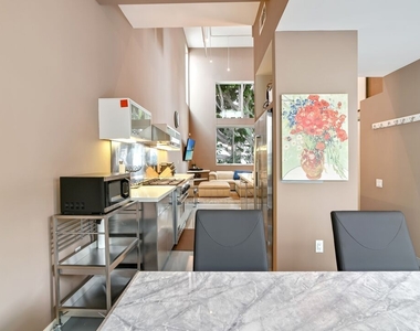 1040 N Curson Ave - Photo Thumbnail 6