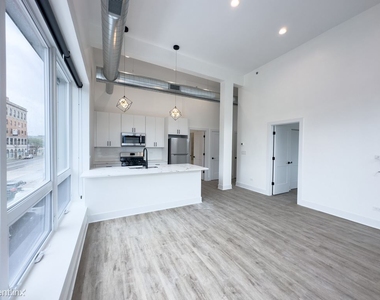 4731 N. Western, Unit C302 - Photo Thumbnail 5