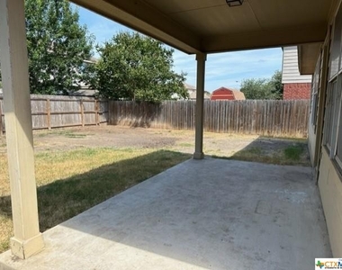 221 Roadrunner Avenue - Photo Thumbnail 15