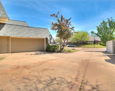 1535 Glenbrook Drive - Photo Thumbnail 18