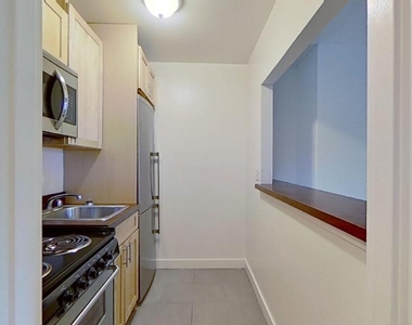 402 East 83rd Street - Photo Thumbnail 6