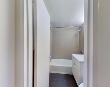 402 East 83rd Street - Photo Thumbnail 7