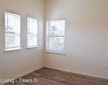 5120 N Lombard St - Photo Thumbnail 2