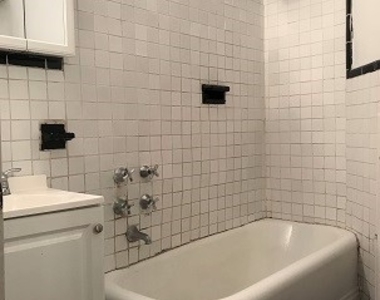 East 56th Street And 3rd Avenue - Photo Thumbnail 5