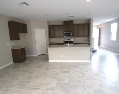 9261 Jade Lagoon Street - Photo Thumbnail 5