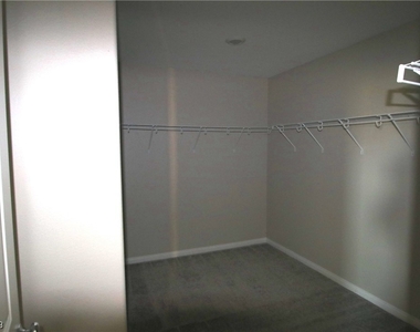 9261 Jade Lagoon Street - Photo Thumbnail 14