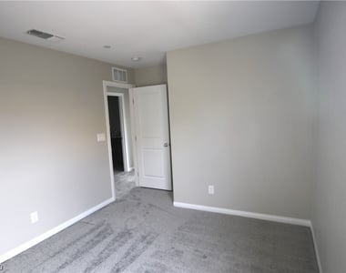 9261 Jade Lagoon Street - Photo Thumbnail 17