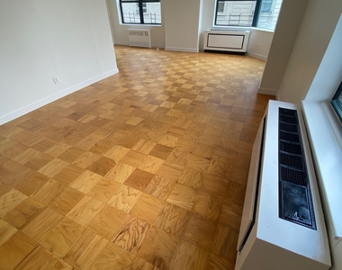 West 87th Street - Photo Thumbnail 5