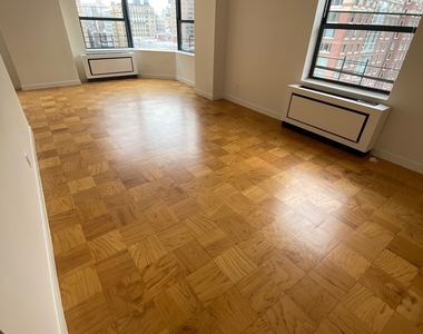 West 87th Street - Photo Thumbnail 2