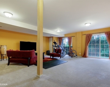 462 W Fairview Circle - Photo Thumbnail 8