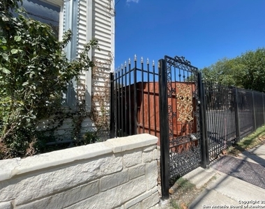 1207 Mccullough Ave - Photo Thumbnail 6