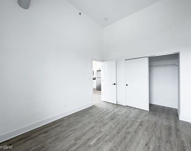 4731 N. Western, Unit A302 - Photo Thumbnail 9