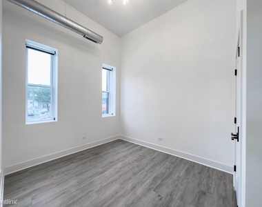 4731 N. Western, Unit A302 - Photo Thumbnail 12