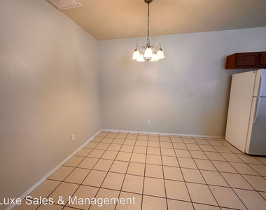 1735 Riviera Lane - Photo Thumbnail 5