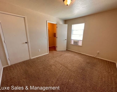 1735 Riviera Lane - Photo Thumbnail 23