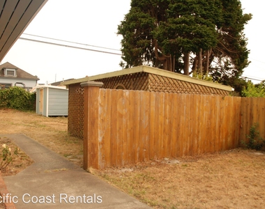 3241 Glen Street - Photo Thumbnail 10