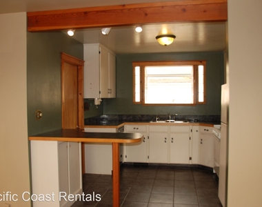 3241 Glen Street - Photo Thumbnail 17