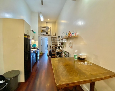 757 Hart Street - Photo Thumbnail 7