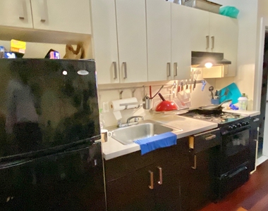 757 Hart Street - Photo Thumbnail 5