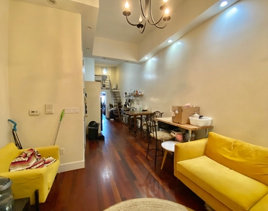 757 Hart Street - Photo Thumbnail 8