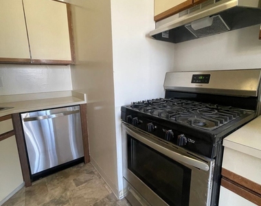 1850 Sacramento Street - Photo Thumbnail 11