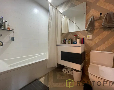 854 Metropolitan Avenue - Photo Thumbnail 12