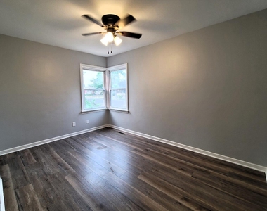 2716 White Oak Avenue - Photo Thumbnail 7