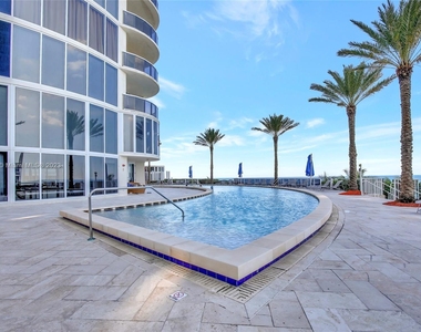 17201 Collins Ave - Photo Thumbnail 25