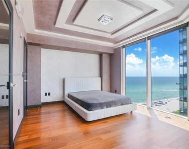 17201 Collins Ave - Photo Thumbnail 11