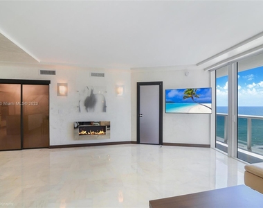 17201 Collins Ave - Photo Thumbnail 6