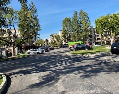 21450 Burbank Boulevard - Photo Thumbnail 20