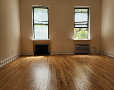 East 46th Street/ 3rd saave - Photo Thumbnail 1