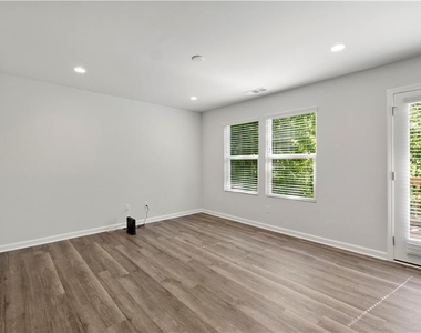 1139 Lookout Avenue Nw - Photo Thumbnail 12