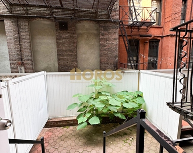 East 10th Street - Photo Thumbnail 7