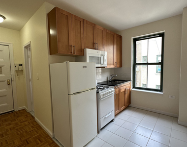 East 79th Street - Photo Thumbnail 5