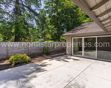 228 Greenridge Drive - Photo Thumbnail 12