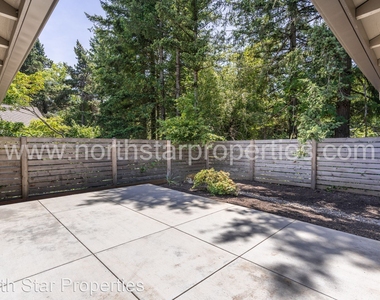 228 Greenridge Drive - Photo Thumbnail 13