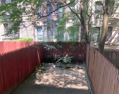 East 90th St and Second / First Ave  - Photo Thumbnail 4