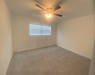 444 Norwich Lane Apt 202 - Photo Thumbnail 8