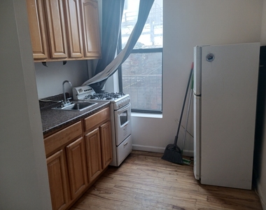 402 West 51st Street - Photo Thumbnail 2