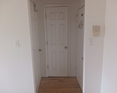 402 West 51st Street - Photo Thumbnail 5