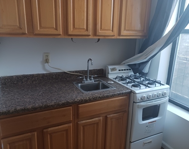 402 West 51st Street - Photo Thumbnail 3